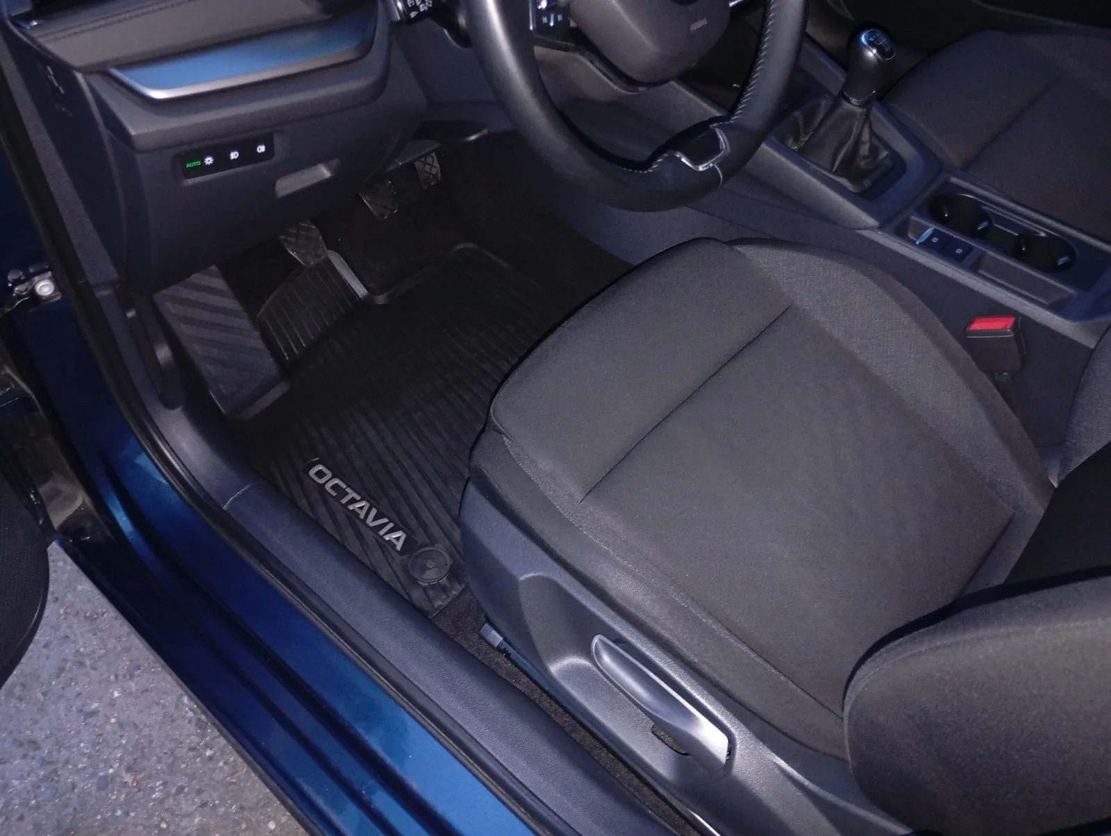 Škoda Octavia – kompletní čištění interiéru po realizaci