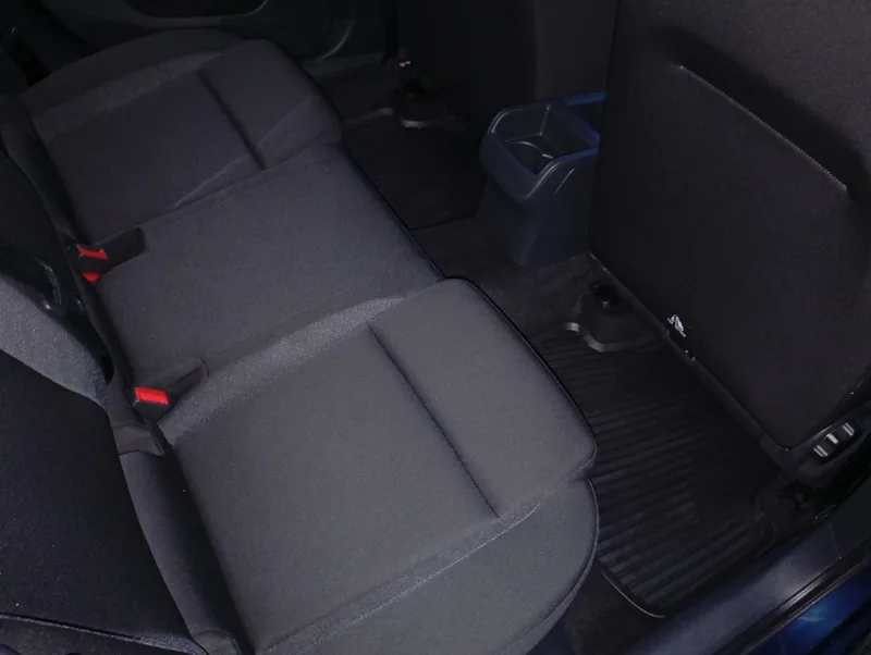 Škoda Octavia – kompletní čištění interiéru – stav po práci, porovnání 2