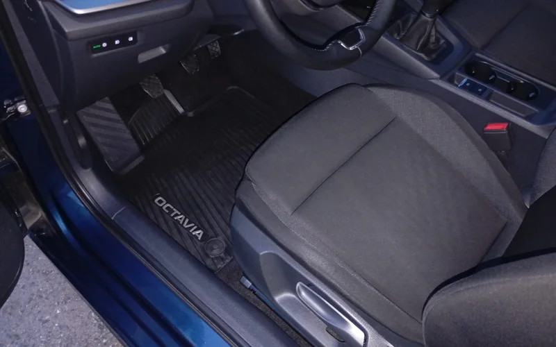 Škoda Octavia – kompletní čištění interiéru – cover